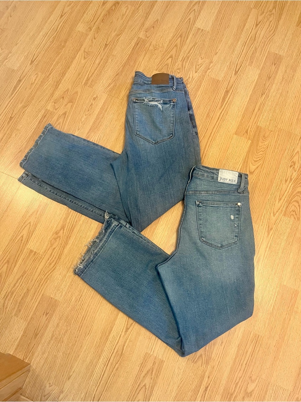 2 pair of Judy Blue Straight Leg Jeans in Classic Blue Wash
